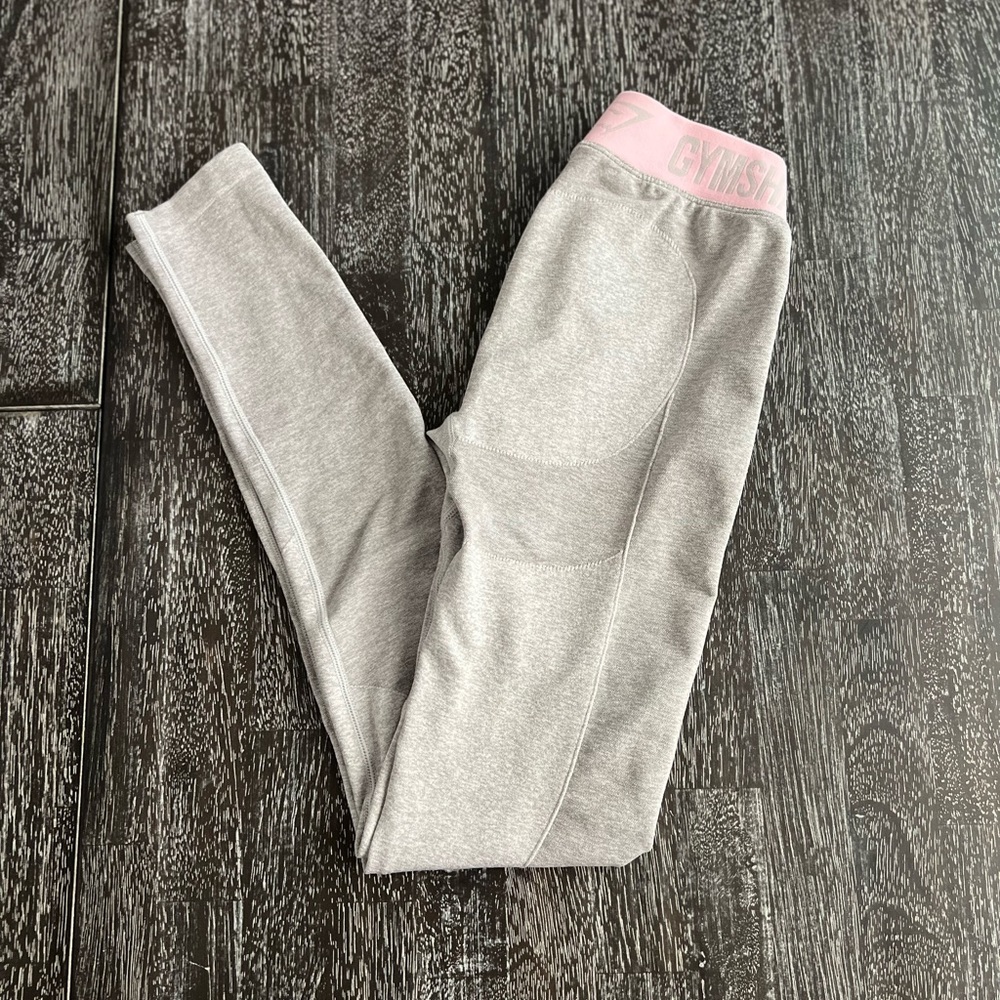 Gymshark Flex Seamless Leggings in Gray and Pink
